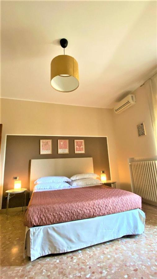 Casa Viola A 900 Mt Dalla Staz. Gasthuis Pescara