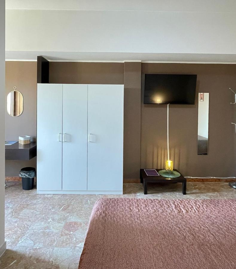 Gasthuis Casa Viola A 900 Mt Dalla Staz. Pescara